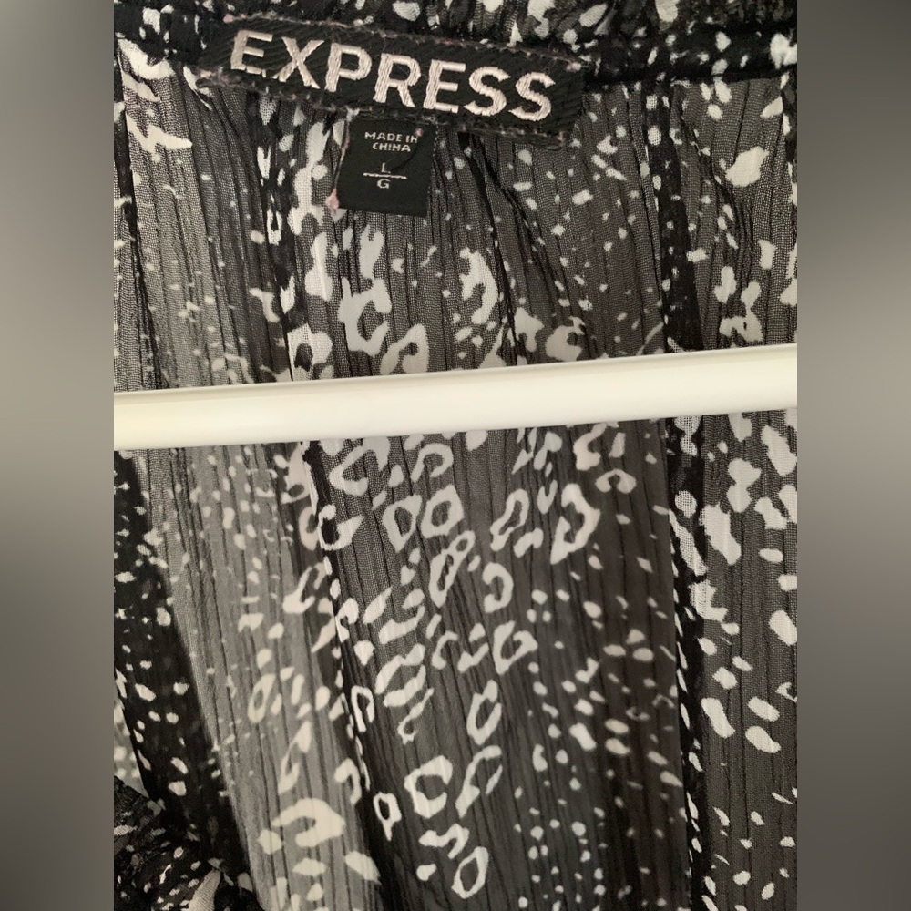 Express Monochrome Patterned Blouse - image 2